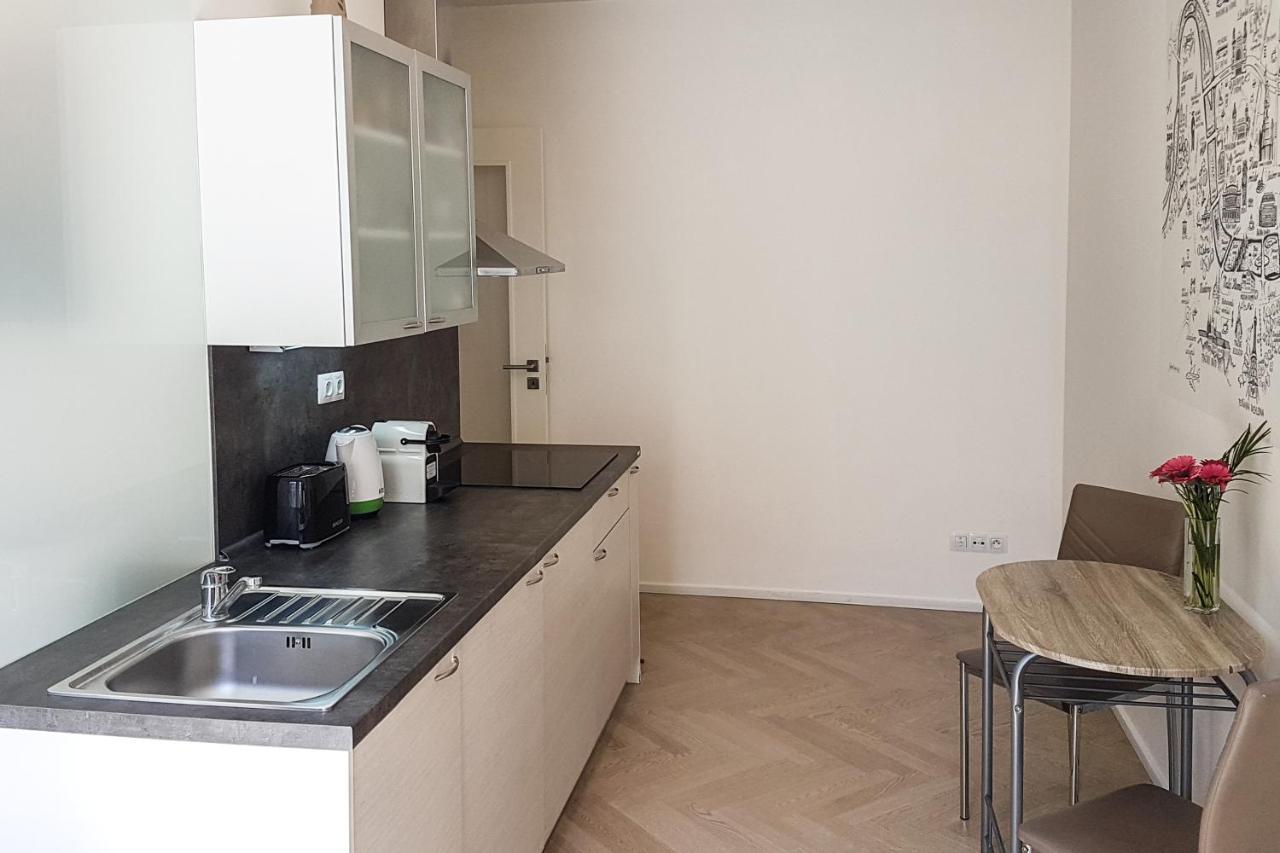 Апартаменты Onsite Free Garage Parking, 10Min Centre By Bus Прага Экстерьер фото