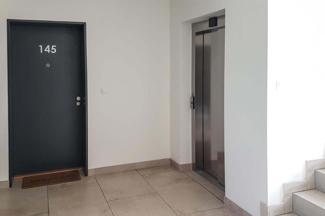 Апартаменты Onsite Free Garage Parking, 10Min Centre By Bus Прага Экстерьер фото