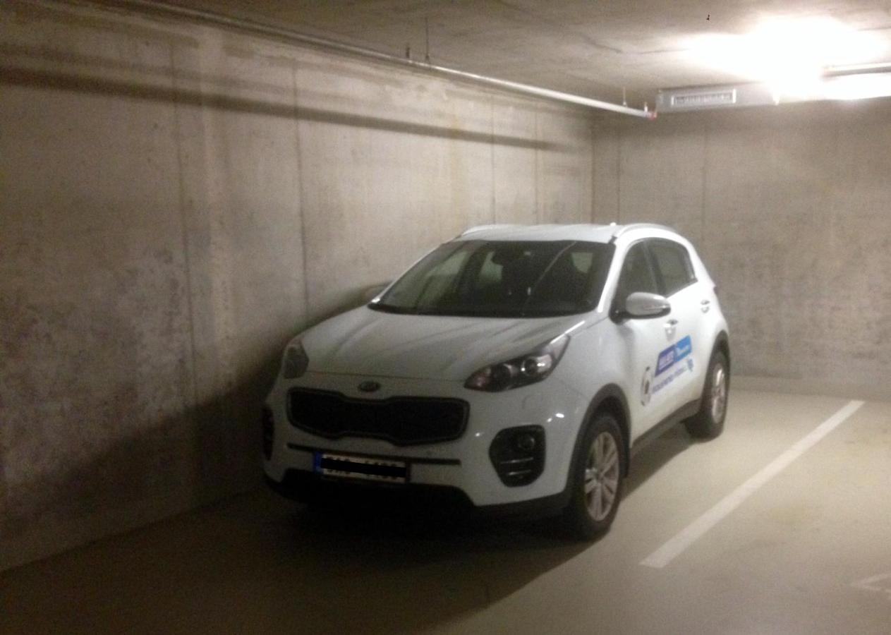 Апартаменты Onsite Free Garage Parking, 10Min Centre By Bus Прага Экстерьер фото